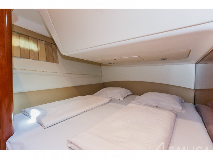 Prestige 36 Fly - Yacht Charter Sailica