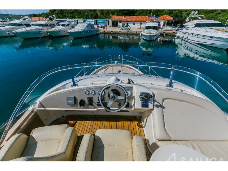 Prestige 36 Fly - Yacht Charter Sailica