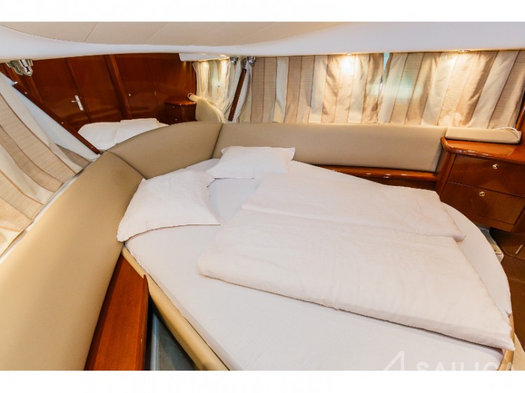 Prestige 36 Fly - Yacht Charter Sailica