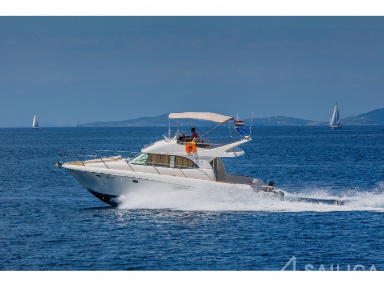 Prestige 36 Fly - Yacht Charter Sailica