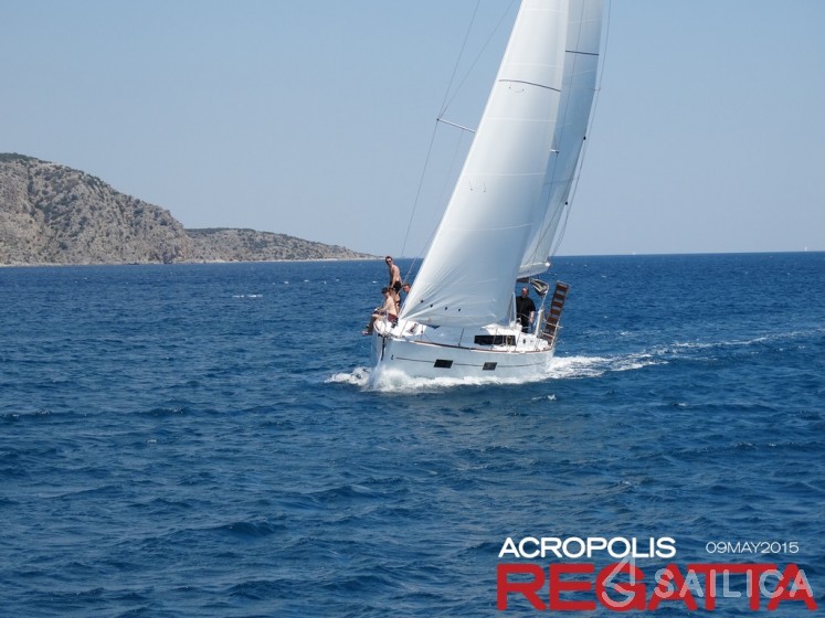 Oceanis 38 - 3 cab. - Yacht Charter Sailica