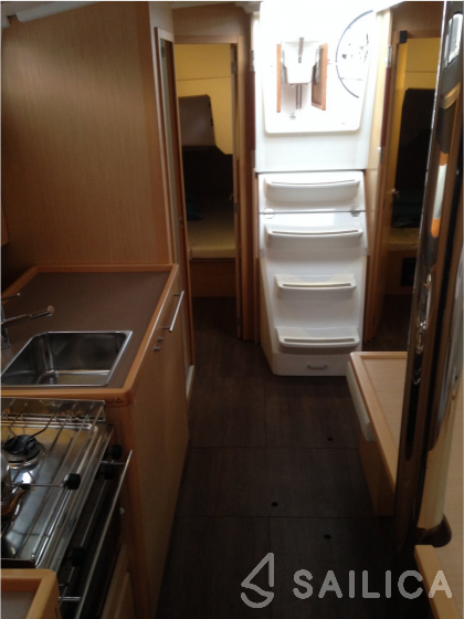 Oceanis 38 - Yacht Charter Sailica