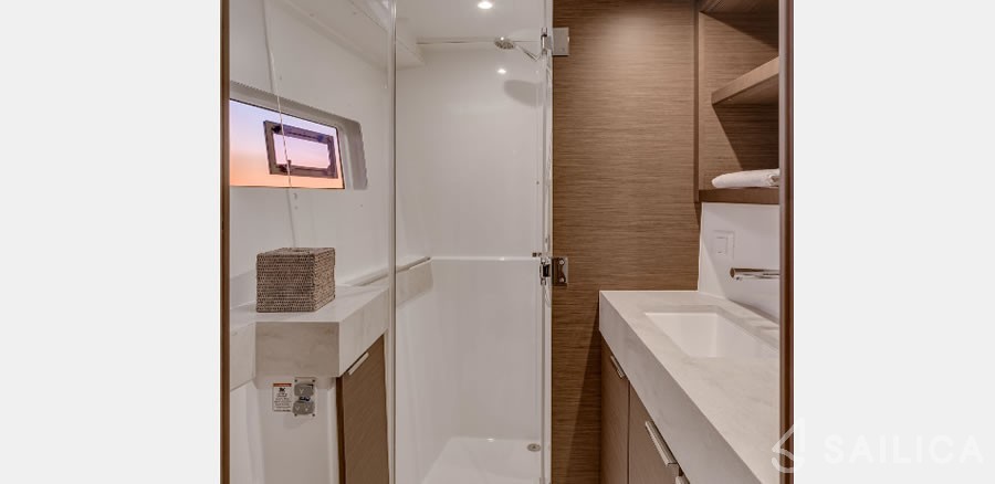 Lagoon 40 - Yacht Charter Sailica