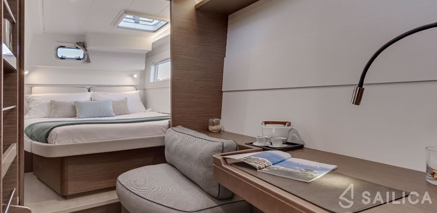 Lagoon 40 - Yacht Charter Sailica