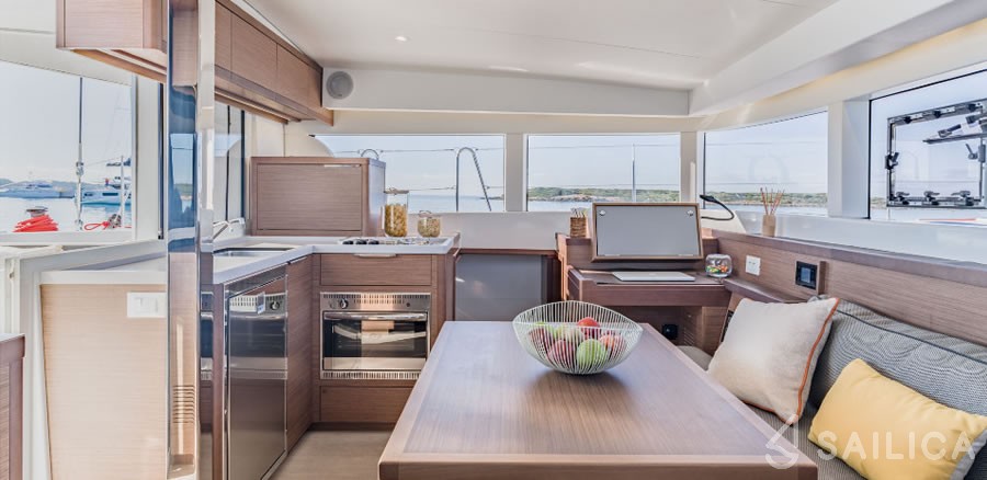 Lagoon 40 - Yacht Charter Sailica