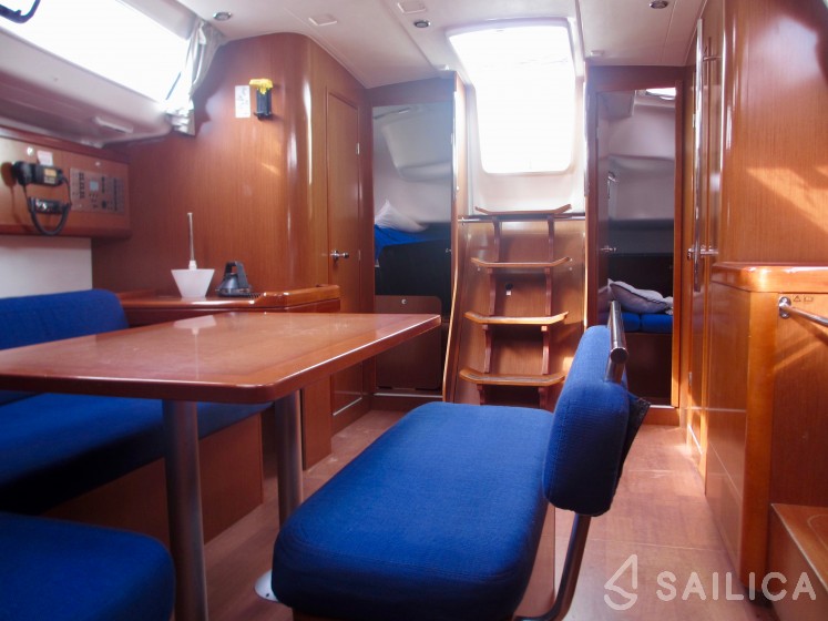 Oceanis 43 - Yacht Charter Sailica