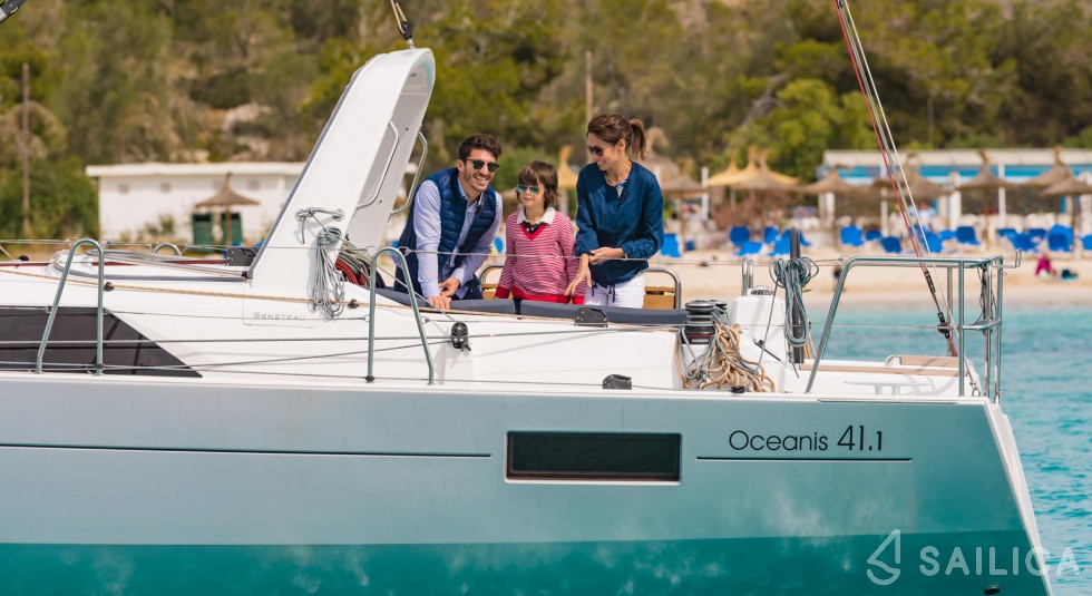 Oceanis 41.1 - Yacht Charter Sailica