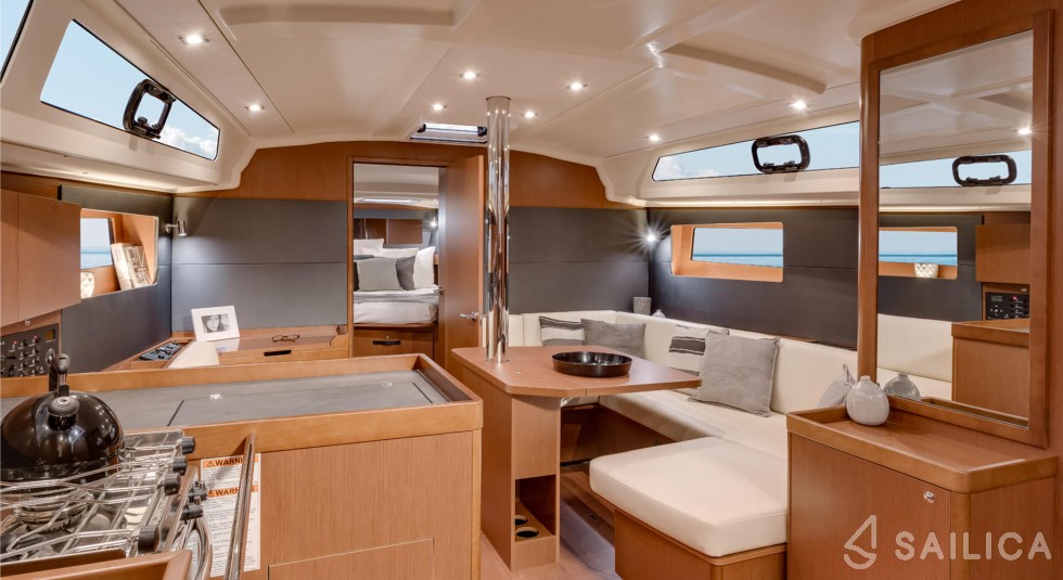 Oceanis 41.1 - Yacht Charter Sailica