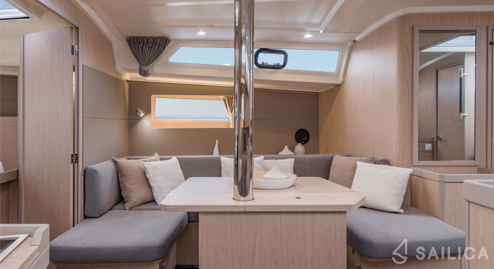 Oceanis 41.1 - Yacht Charter Sailica