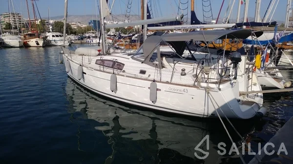 Oceanis 43 - Yacht Charter Sailica