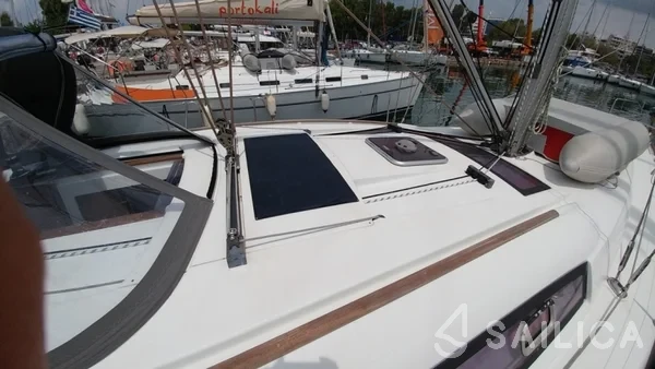 Oceanis 43 - Yacht Charter Sailica