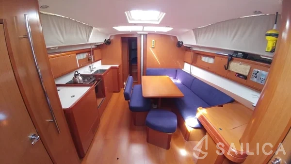 Oceanis 43 - Yacht Charter Sailica