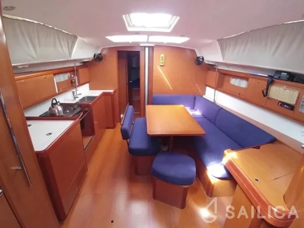 Oceanis 43 - Yacht Charter Sailica
