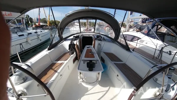 Oceanis 43 - Yacht Charter Sailica