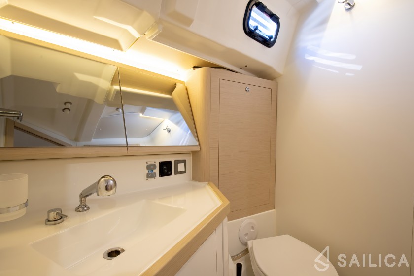 Oceanis 46.1 - Yacht Charter Sailica