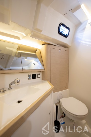Oceanis 46.1 - Yacht Charter Sailica