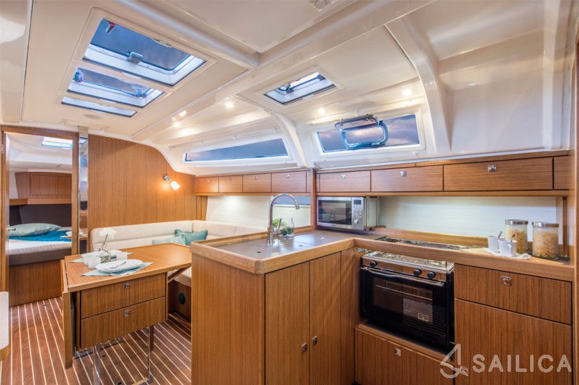 Bavaria Cruiser 37 - Yacht Charter Sailica