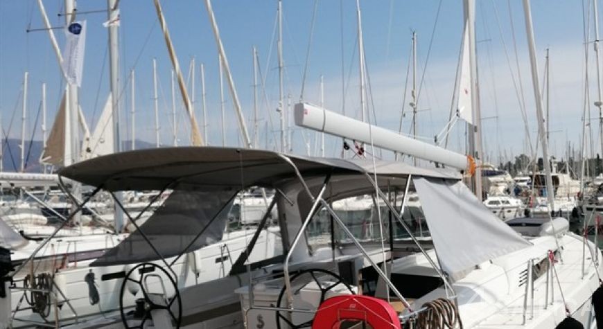 Oceanis 51.1 - Yacht Charter Sailica