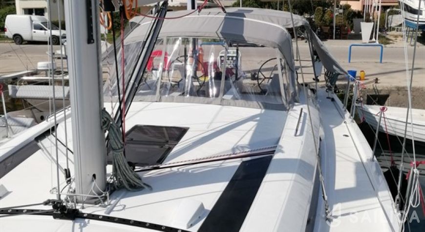 Oceanis 51.1 - Yacht Charter Sailica