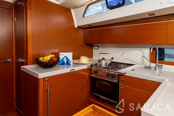 Oceanis 51.1 - Yacht Charter Sailica