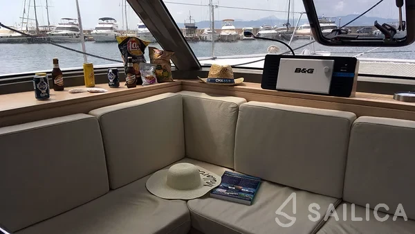 Nautitech 40 open NEW - 4 + 2 cab. - Yacht Charter Sailica