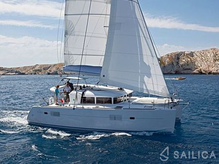 Lagoon 400 - Yacht Charter Sailica
