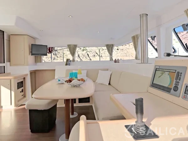 Lagoon 400 - Yacht Charter Sailica