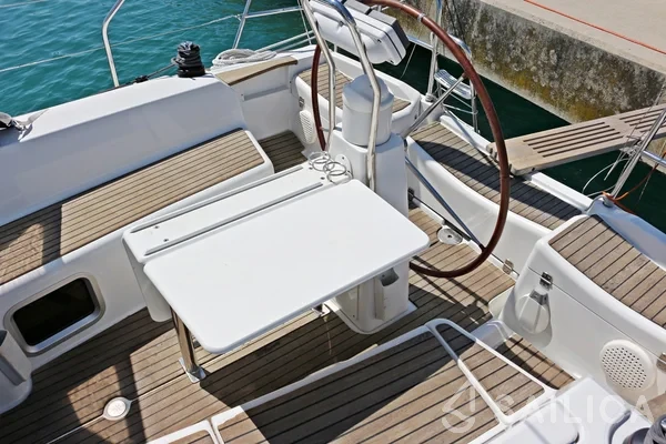 Sun Odyssey 36i - Yacht Charter Sailica