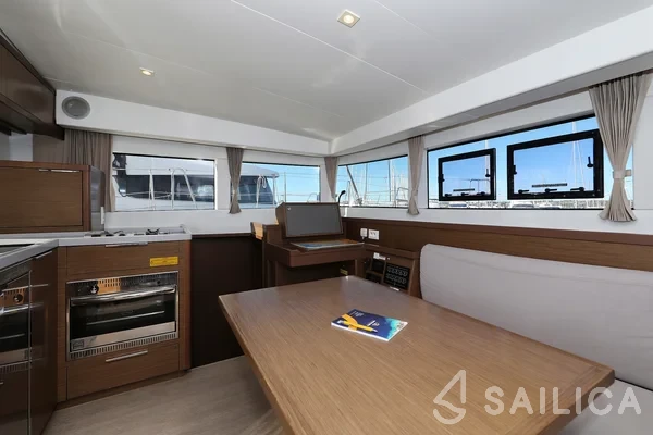 Lagoon 40 - Yacht Charter Sailica