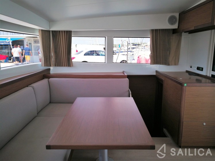 Lagoon 40 - Yacht Charter Sailica