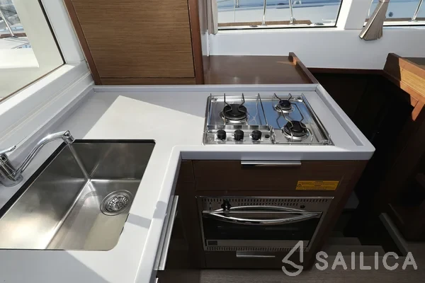 Lagoon 40 - Yacht Charter Sailica