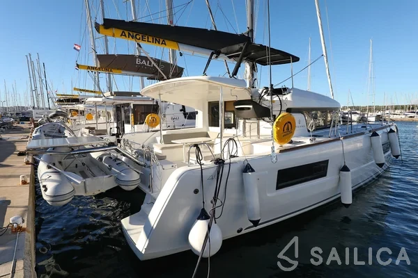 Lagoon 40 - Yacht Charter Sailica