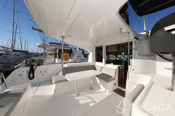 Lagoon 40 - Yacht Charter Sailica