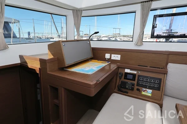 Lagoon 40 - Yacht Charter Sailica
