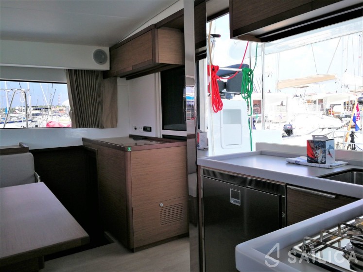 Lagoon 40 - Yacht Charter Sailica
