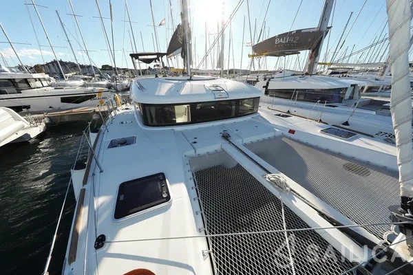 Lagoon 40 - Yacht Charter Sailica