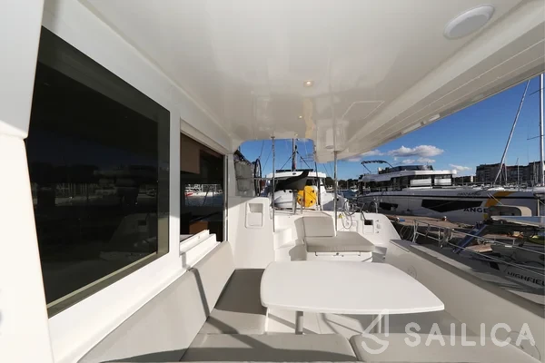 Lagoon 40 - Yacht Charter Sailica