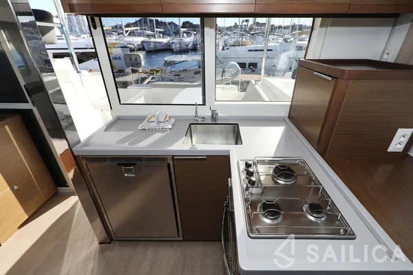 Lagoon 40 - Yacht Charter Sailica