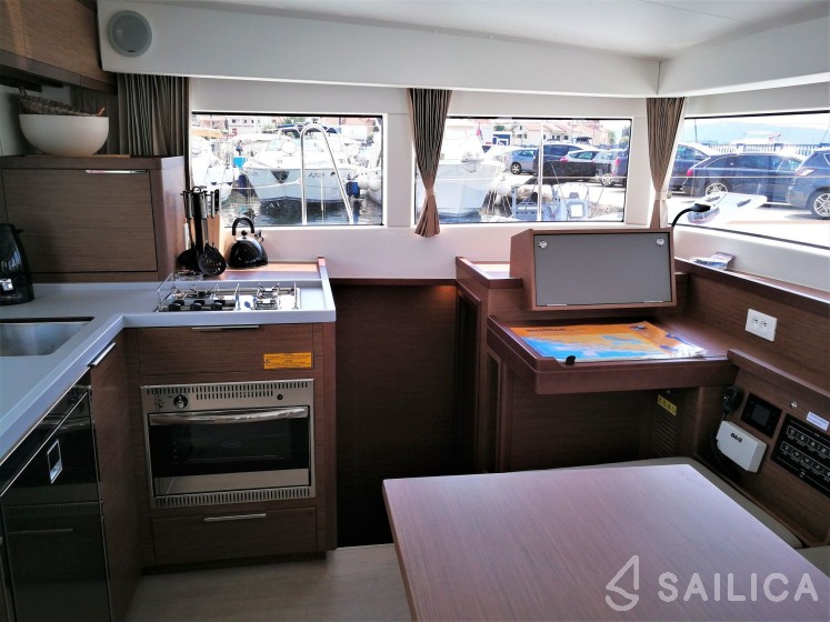 Lagoon 40 - Yacht Charter Sailica