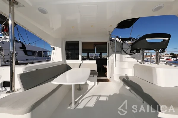 Lagoon 40 - Yacht Charter Sailica
