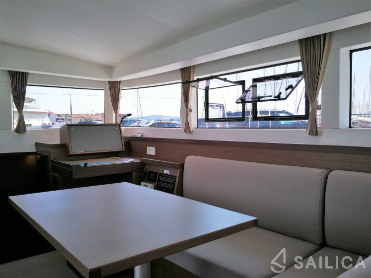 Lagoon 40 - Yacht Charter Sailica
