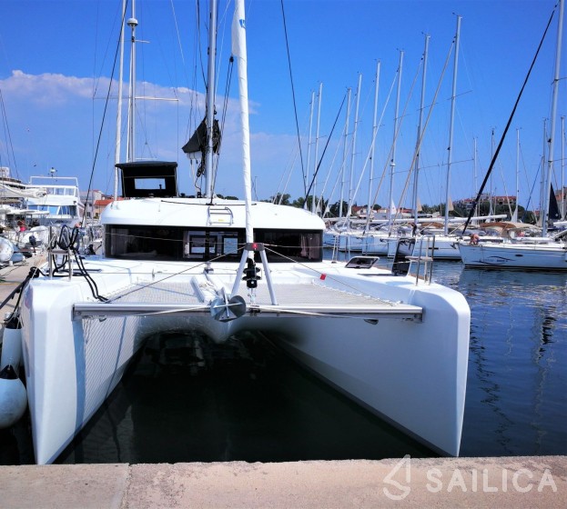 Lagoon 40 - Yacht Charter Sailica