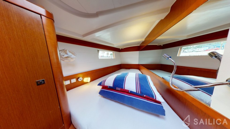 Oceanis 48 - Yacht Charter Sailica