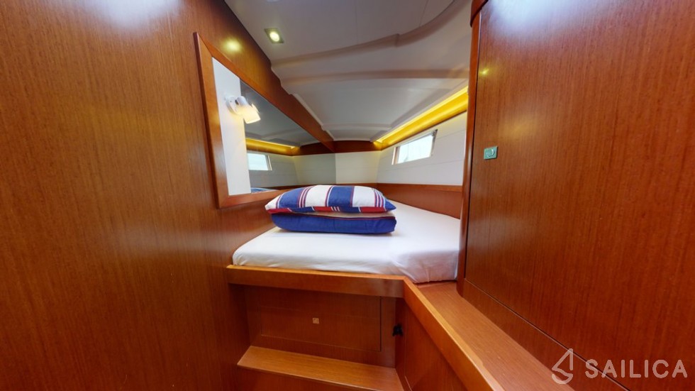 Oceanis 48 - Yacht Charter Sailica