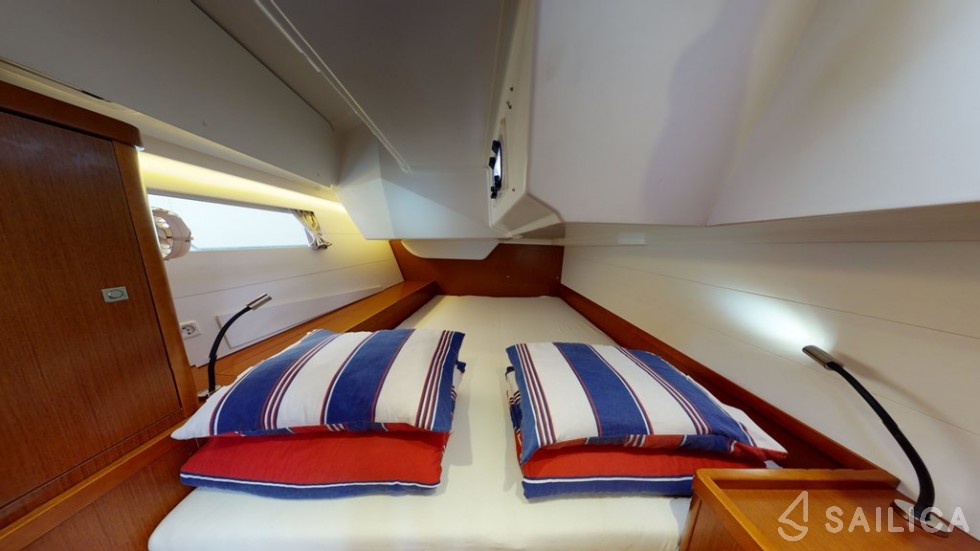 Oceanis 48 - Yacht Charter Sailica