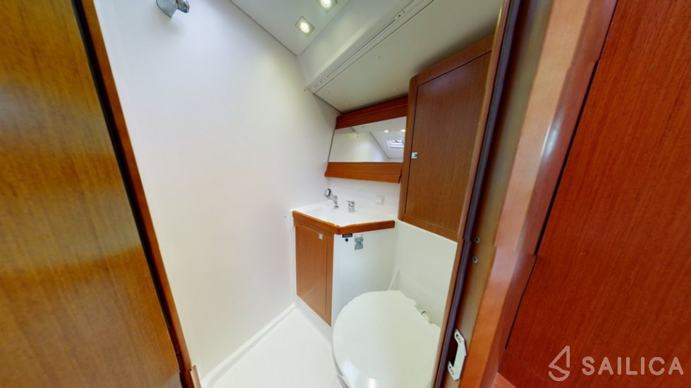 Oceanis 48 - Yacht Charter Sailica