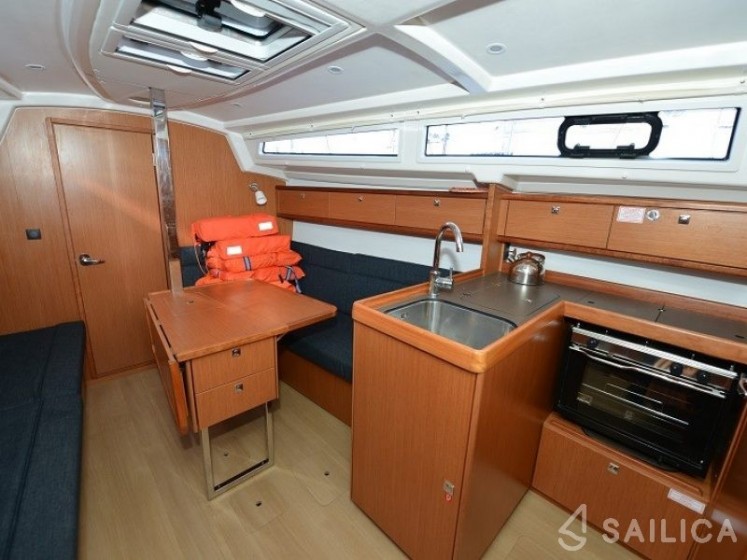 Bavaria Cruiser 33 - Yacht Charter Sailica