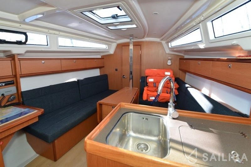 Bavaria Cruiser 33 - Yacht Charter Sailica