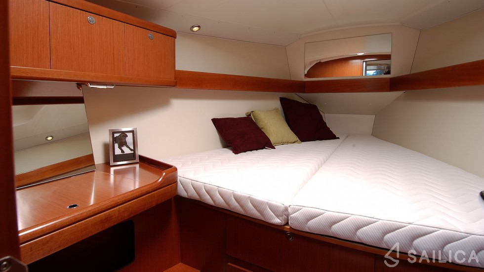 Oceanis 37 - Yacht Charter Sailica