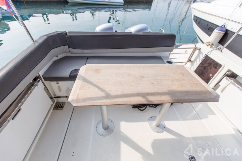 Cap Camarat 9.0 WA - Yacht Charter Sailica